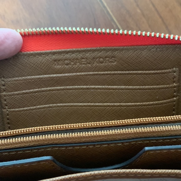 Michael Kors Wristlet Orange and Ivory - Picture 2 of 8